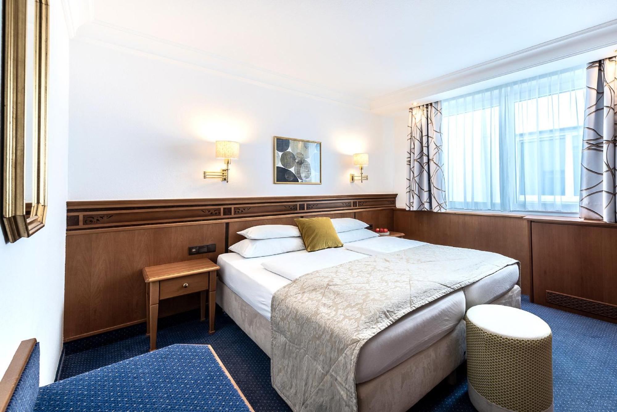 Hotel Mondschein Innsbruck Exterior photo